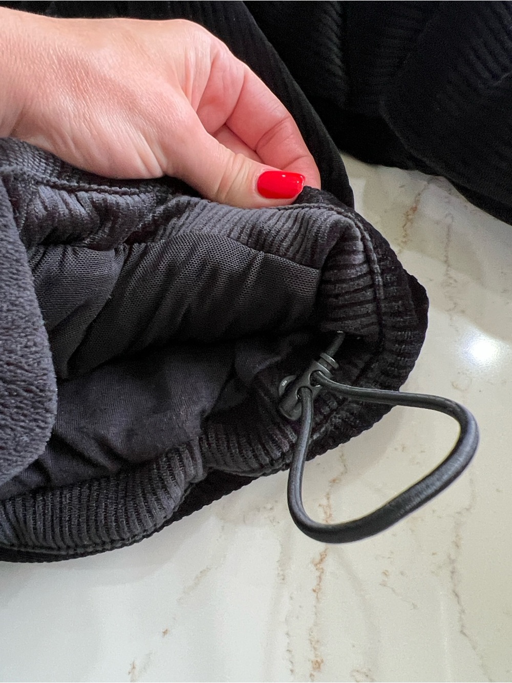 NWOT ALO Yoga Black Corduroy Cropped Puffer Jacket - Picture 3 of 10